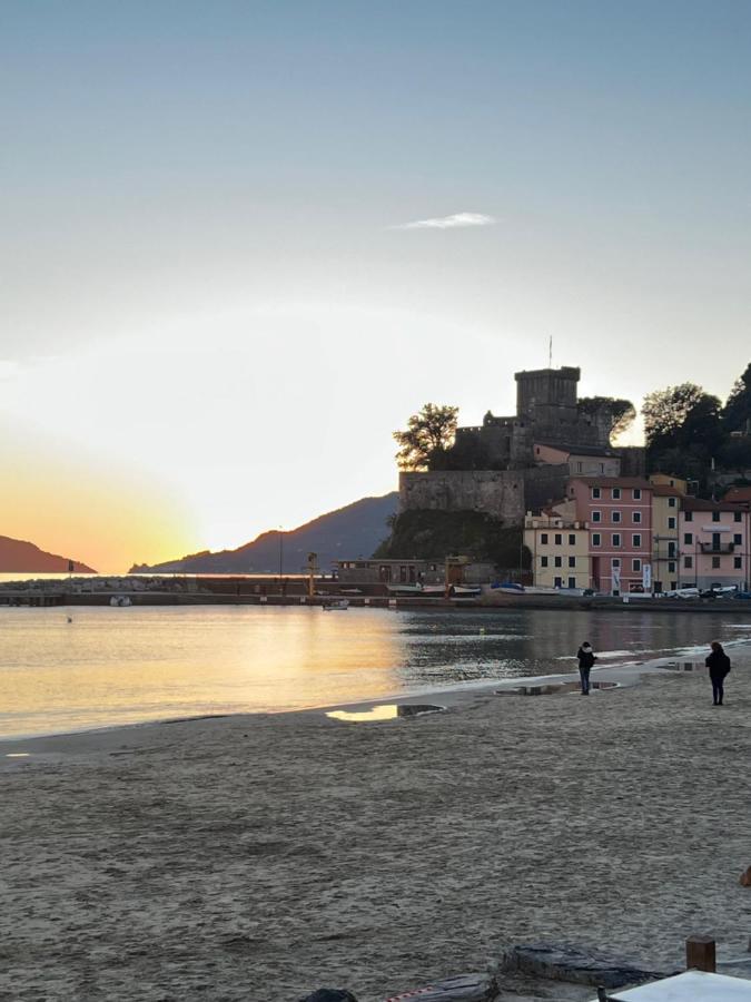 La Torretta A San Terenzo Hotel Lerici Luaran gambar